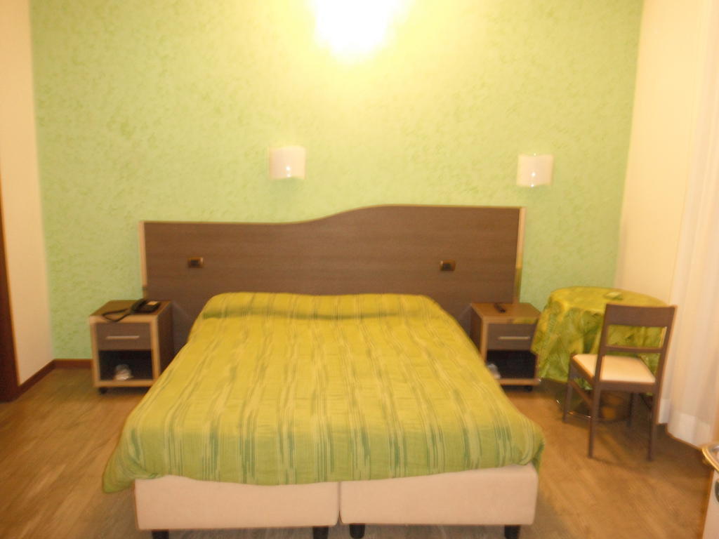 Hotel Renato Sesto San Giovanni Bilik gambar